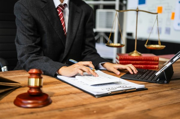 Guide pour sélectionner le statut juridique idéal d'avocat infirmière libérale