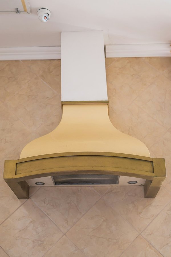 Les solutions pour améliorer l'air dans les restaurants : focus sur la hotte à charbon